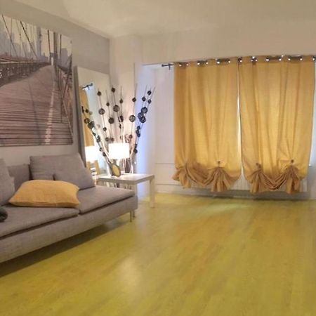 Green Apartment With Terrace 12 Bucharest Exterior photo