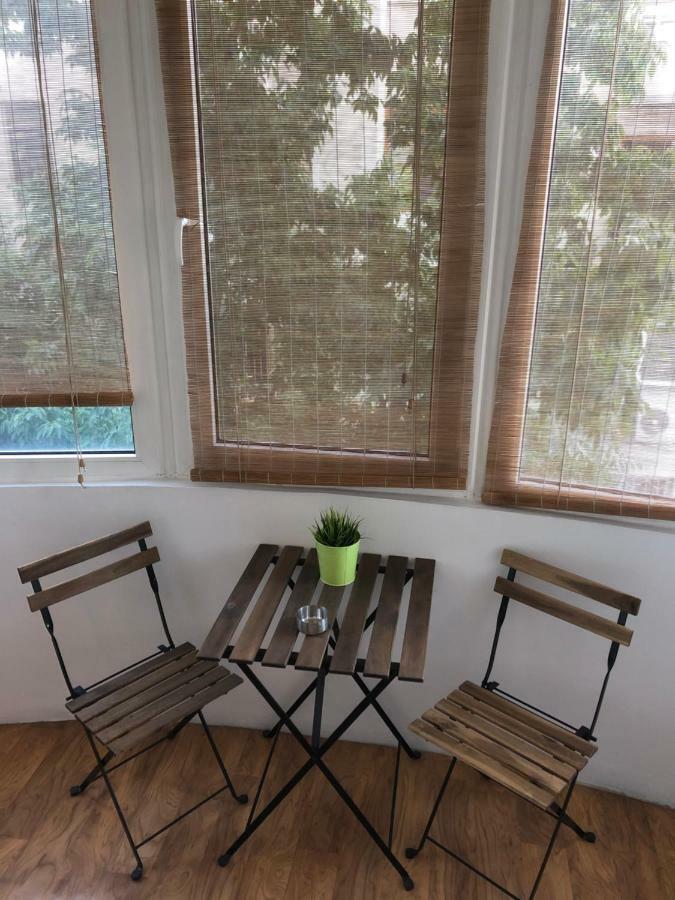 Green Apartment With Terrace 12 Bucharest Exterior photo