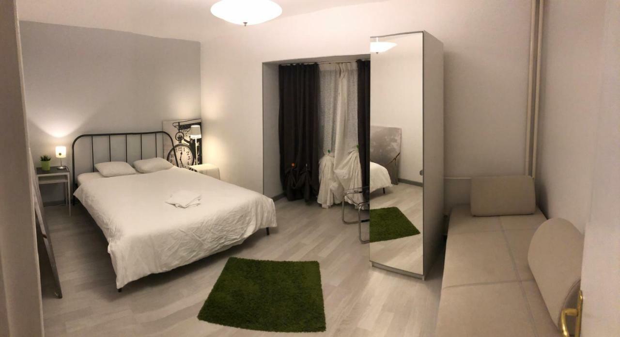 Green Apartment With Terrace 12 Bucharest Exterior photo