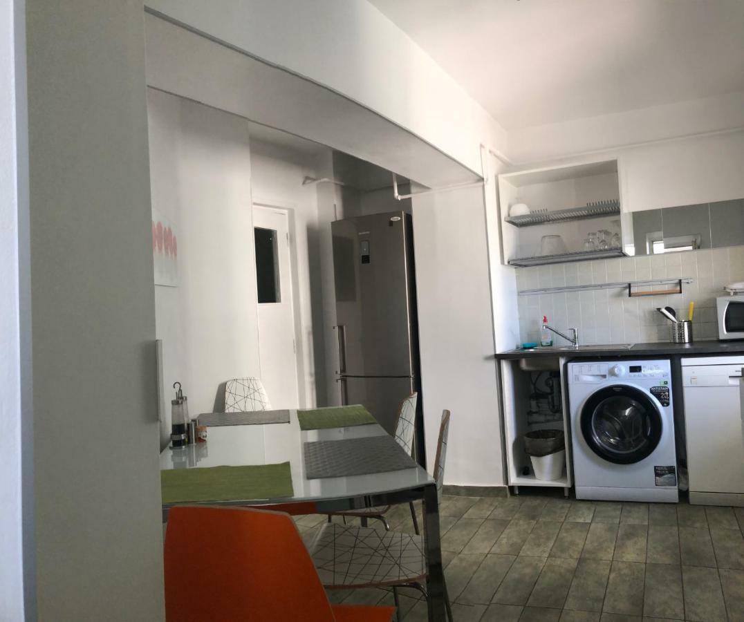 Green Apartment With Terrace 12 Bucharest Exterior photo