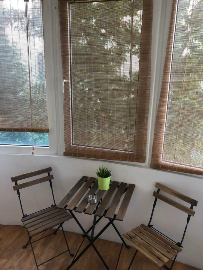 Green Apartment With Terrace 12 Bucharest Exterior photo