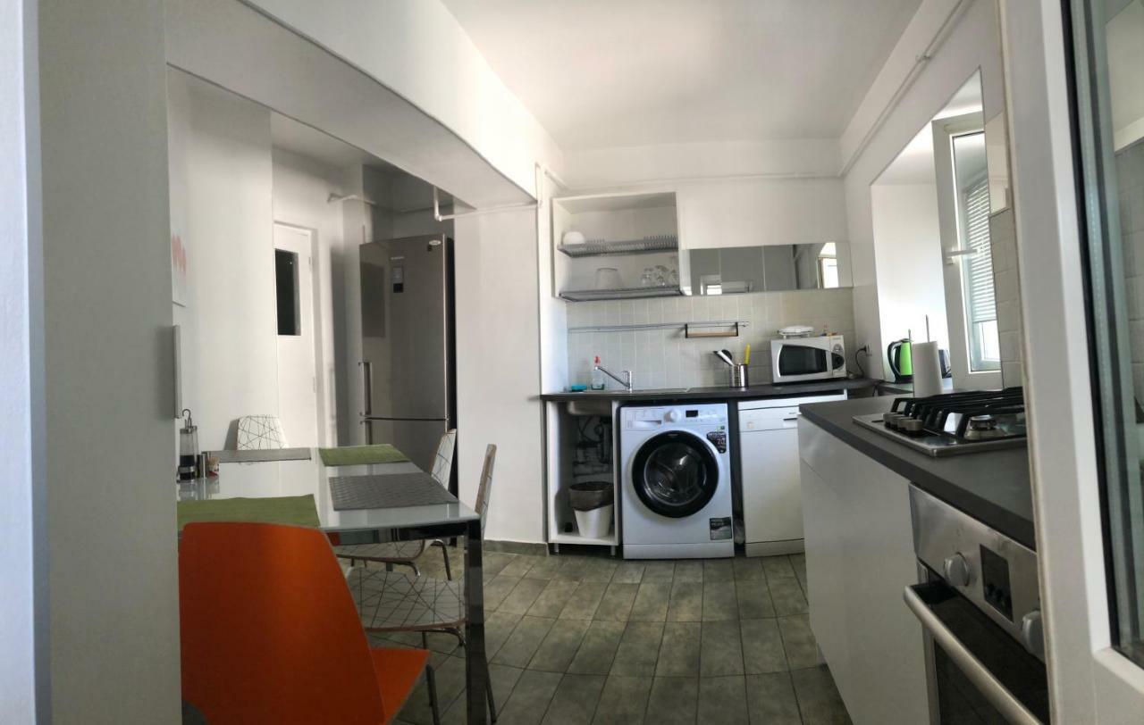 Green Apartment With Terrace 12 Bucharest Exterior photo